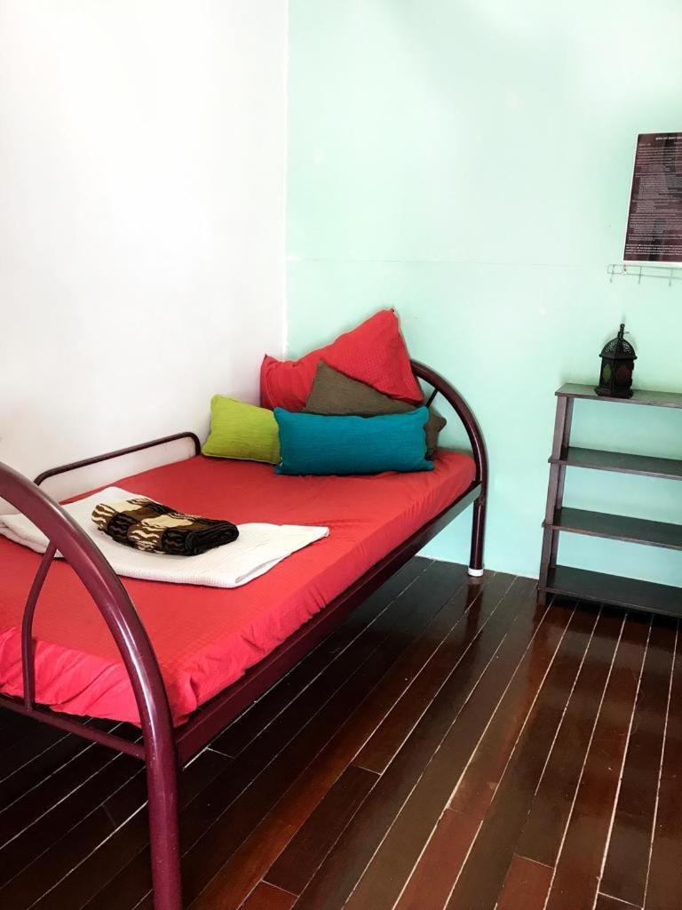 Quiikcat Bed & Breakfast Kuching Exterior photo